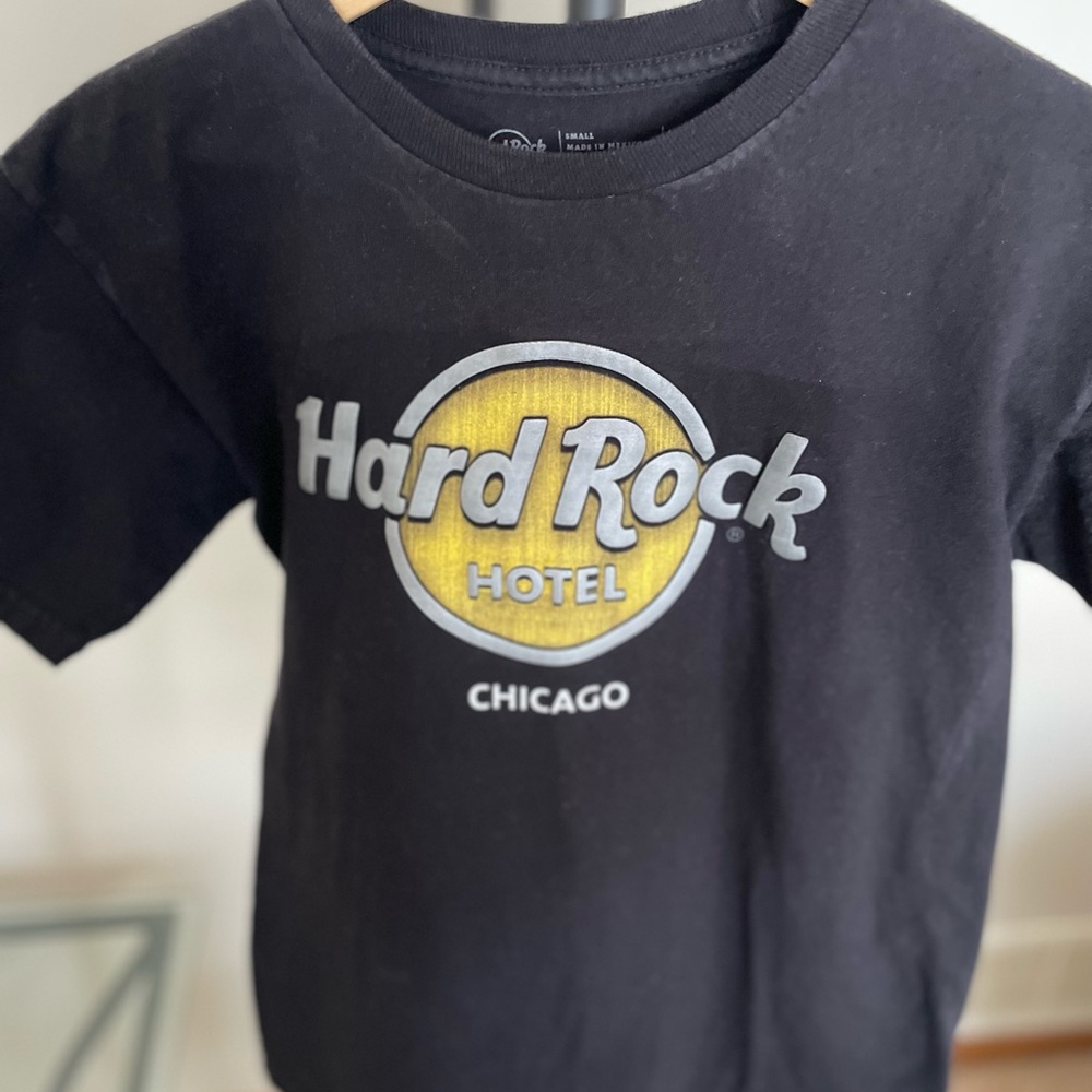 Hard Rock Cafe Chicago Shirt | Sz Small. Runs small & would be perfect youth L